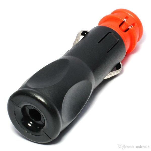Clavija 12V M